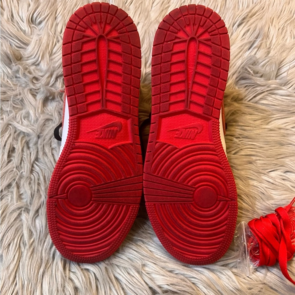 Like new Nike Air Retro High OG Jordan heritage sneakers - Picture 6 of 7